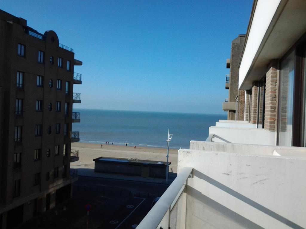 Zonnig Appartement Met Zeezicht Coxyde Extérieur photo
