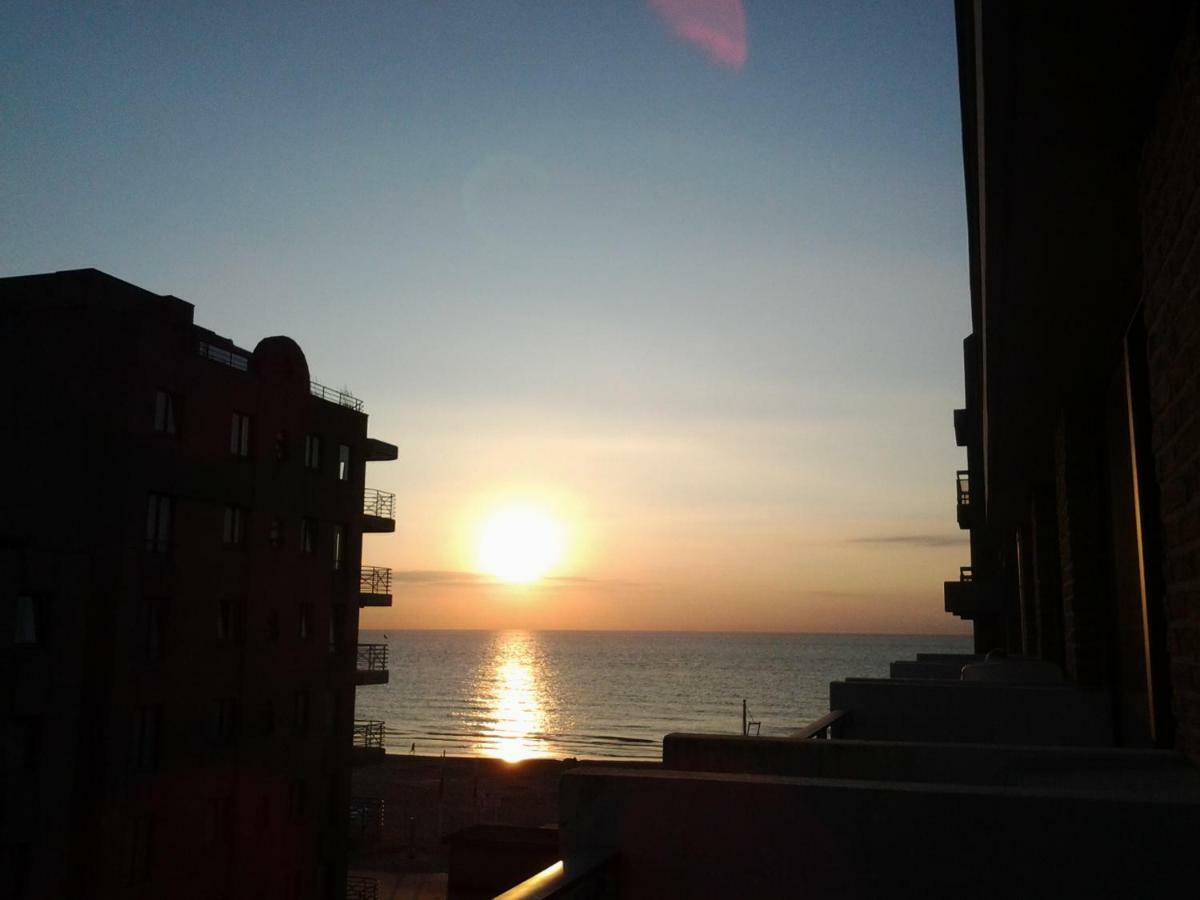 Zonnig Appartement Met Zeezicht Coxyde Extérieur photo